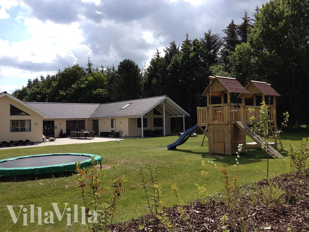 Stort luksus sommerhus med pool til 24 personer i Fjellerup